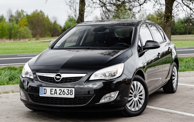 Toyota Corolla Cross cena 185900 przebieg: 7377, rok produkcji 2022 z Chojnów małe 326